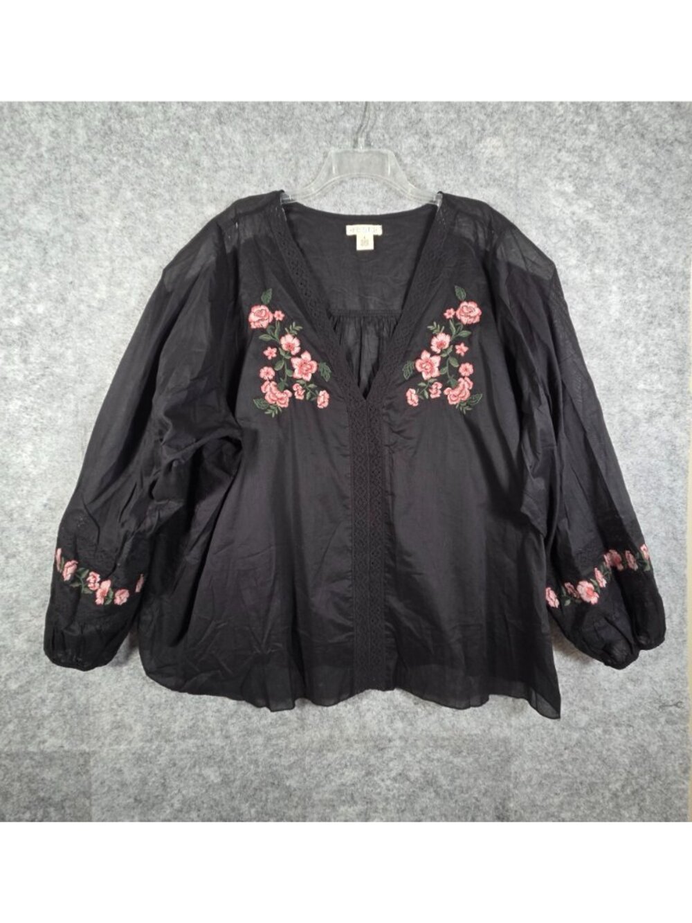 Torrid Festi NWT Women’s Floral Embroidered Popover Blouse Black Size 4 - Picture 5 of 10